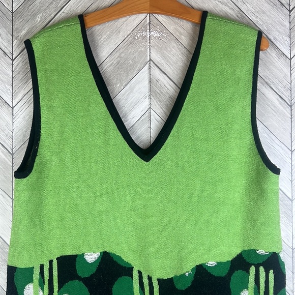 Mukzin V Neck Floral Dress - Picture 2 of 8